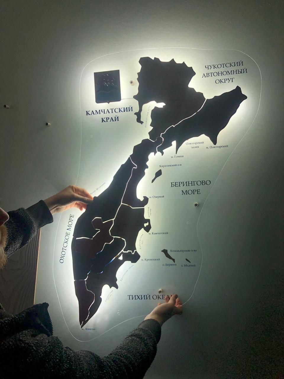 Карта Камчатки из дерева ценных пород